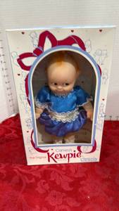 lot 1095 image: Cameo Kewpie doll in box