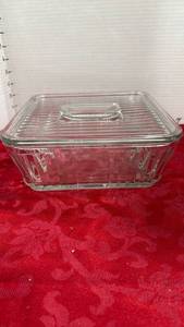 lot 1106 image: Anchor Hocking refrigerator dish 4x9x9