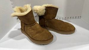 lot 1119 image: Ugg boots womens size 7
