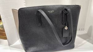 lot 1127 image: Kate Spade purse