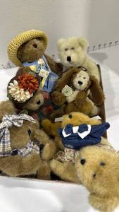 lot 1129 image: Boyds Bears set of 7