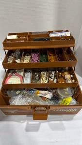 lot 1136 image: Beading supplies in tackle box