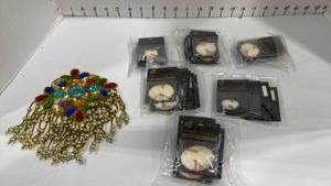 lot 1137 image: Craft Cameos and appliqu�