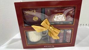 lot 1165 image: Hot cocoa gift box with mug new in box