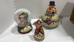lot 1168 image: Jim Shore snow globe, salt shaker and Snowman needs birds attached to hat