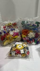 lot 1171 image: Holiday bows