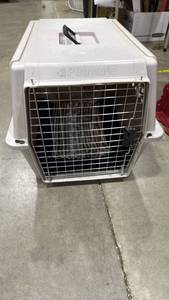 lot 1174 image: Petmate dog crate 17x26x18
