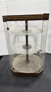 lot 1180 image: Jewelry display case 24x15x15 has turntable no key