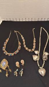 lot 1212 image: Womens jewelry