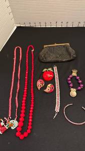lot 1215 image: Womens jewelry including vintage beaded coin purse