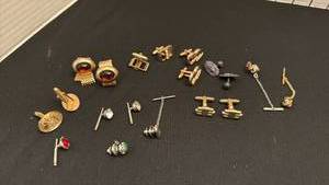 lot 1217 image: Cufflinks and tie pins