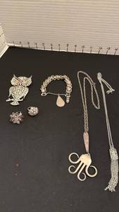 lot 1220 image: Womens jewelry including rings
