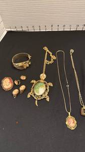 lot 1222 image: Womens jewelry