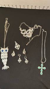 lot 1226 image: Womens jewelry