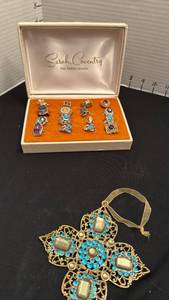 lot 1236 image: Sarah Coventry rings in box and pendant