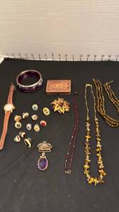lot 1238 image: Womens jewelry
