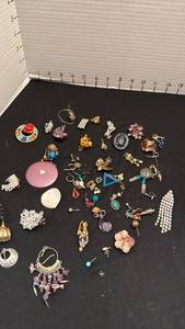 lot 1242 image: Unmatched earrings