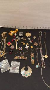 lot 1246 image: Pendants, necklaces, bracelets some with no clasps or mismatched