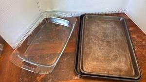 lot 2004 image: Pyrex casserole dish and 2 cookie sheets