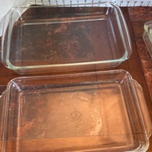 lot 2005 image: Anchor Hocking and Pyrex glass dishes