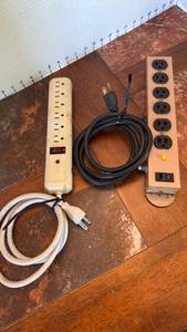 lot 2025 image: 2 power strips