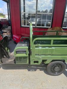 lot 6 image: SD Lanch 3 Wheel Dump Truck&nbsp