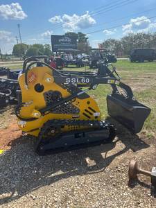 lot 14 image: SD Lanch Mini Skid Steer