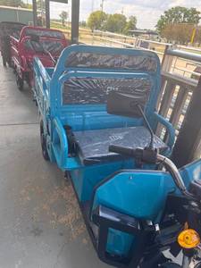 lot 23 image: SD Lanch 3 wheel dump truck