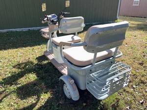 lot 49 image: SD Lanch Mini Golf Cart