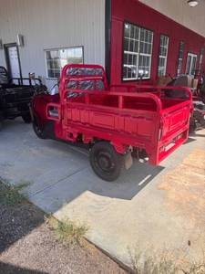 lot 72 image: SD Lanch 3 wheel dump truck&nbsp