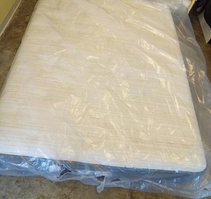 lot 1081 image: Beautyrest 12 Silver BRS900 Medium-Firm Mattress QUEEN Retail $550