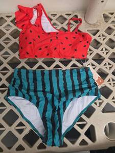 lot 104 image: 12Y Childrens Two Piece Swimsuit - Retail $0