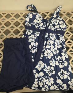 lot 170 image: Size Small Two Piece Swimsuit - Retail $0