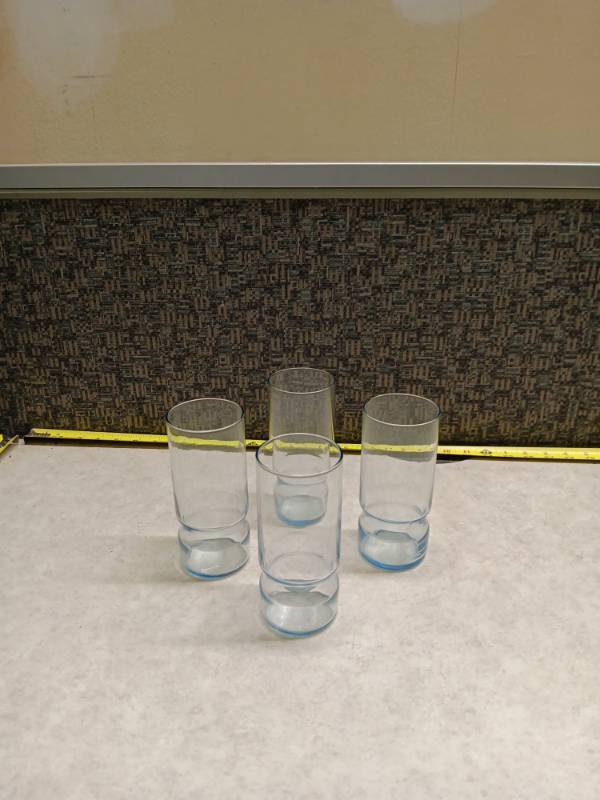 lot 1056 image: Set of 4 Glass Drinking Glasses w Blue Rim