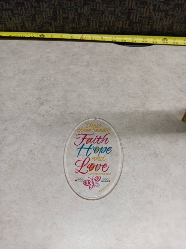 lot 1068 image: Oval Decorative Plaque Faith Hope Love Corinthians 1313
