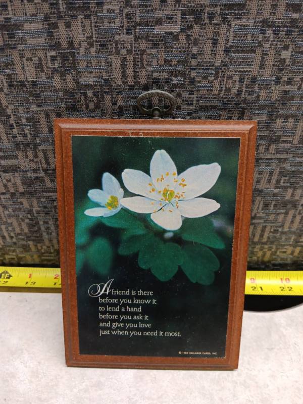 lot 1077 image: 1982 Hallmark Cards Wooden Wall Plaque Friend Flowers