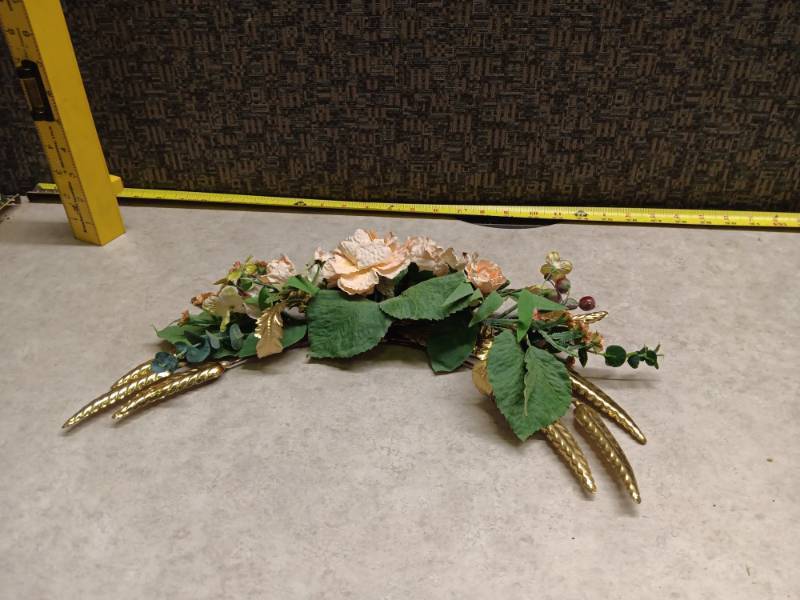 lot 1099 image: Decorative Floral Arrangement with Gold Leaf Accents