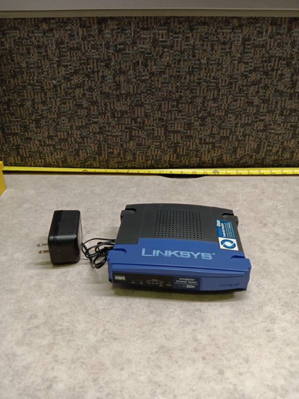 lot 1123 image: Linksys BEFSX41 Ver. 2 Broadband Firewall Router