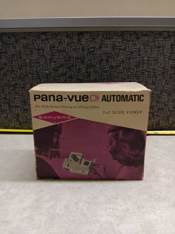 lot 1127 image: Sawyers Pana-Vue Automatic 2x2 Slide Viewer