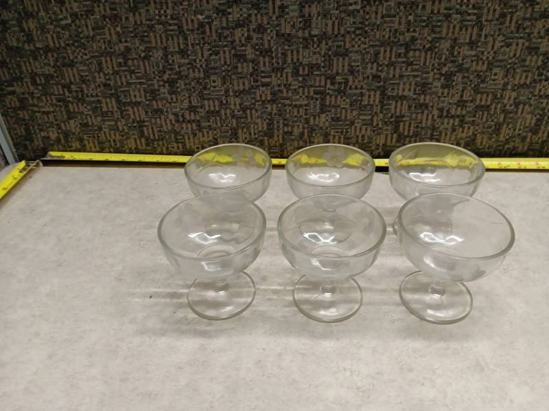 lot 1168 image: Set of 6 Glass Stemmed Dessert Bowls