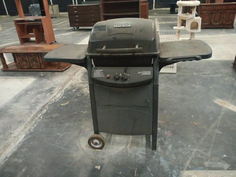 lot 1231 image: Char-Broil Propane Gas Grill w Side Burner