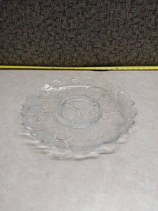 lot 1252 image: Clear Glass Plate with Rose & Floral Relief
