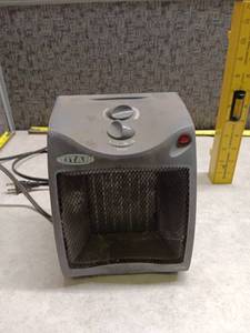 lot 1248 image: Titan Ceramic Space Heater w Thermostat