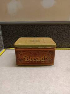 lot 1253 image: Wheat Heart Bread Tin Vintage Metal Storage Box