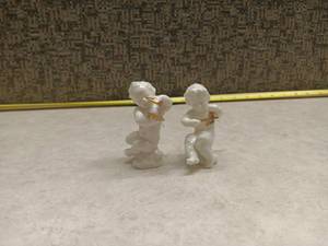 lot 1272 image: Porcelain Cherub Figurines Pair