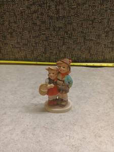 lot 1278 image: Goebel Figurine Two Children with Baskets