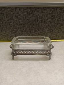lot 1285 image: Anchor Hocking & Pyrex Baking Dishes with Metal Caddy