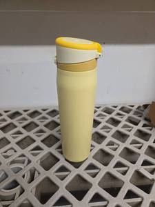 lot 401 image: SimpleModern Yellow Water Bottle - Retail $0