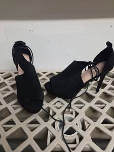 lot 437 image: Size 7 12 Womens Shoes - Retail $0