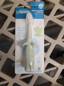 lot 624 image: Dr Browns Infant-to-Toddler Toothbrush 0-3 Months - Retail $0